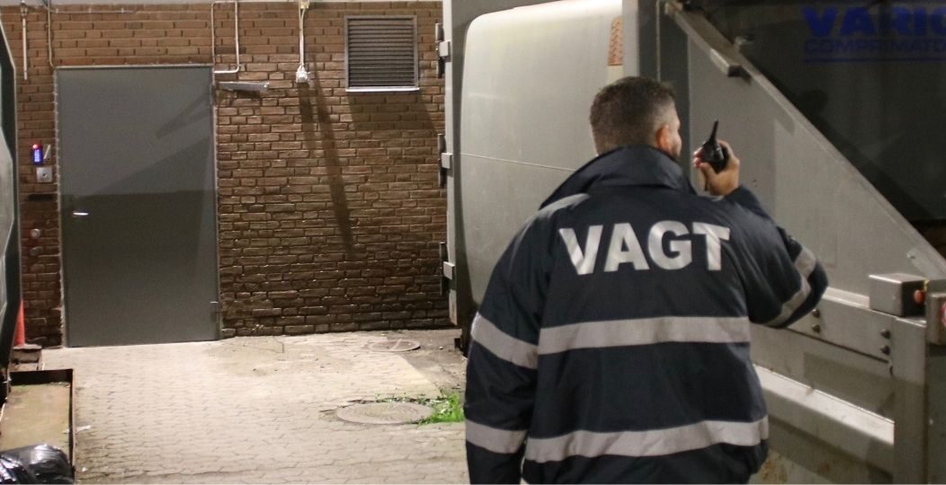 vagter og dørmand der udføre arbejde